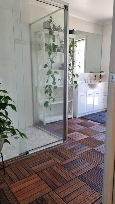 Guest Suite In Duffy Weston Creek Екстериор снимка